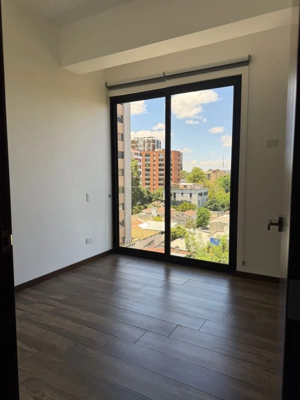 Vive cerca de todo en zona 10!!!! — Apartamento en Alquiler en Moretti, Zona 10, Guatemala, Ciudad — foto 6 de 10