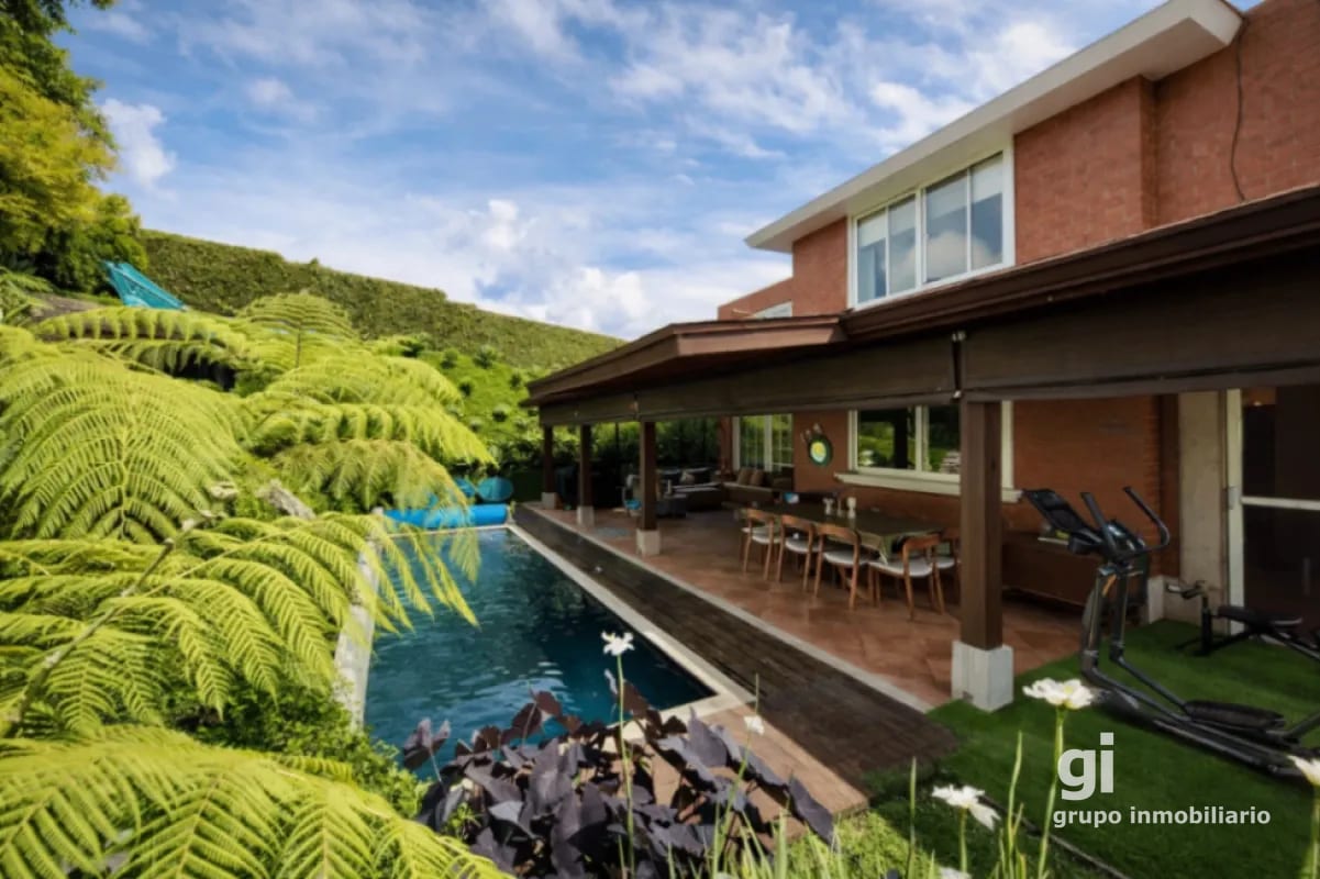 Casa con piscina en venta en Fraijanes — Casa en Venta en Carretera a El Salvador, Guatemala, Ciudad — foto 1 de 14