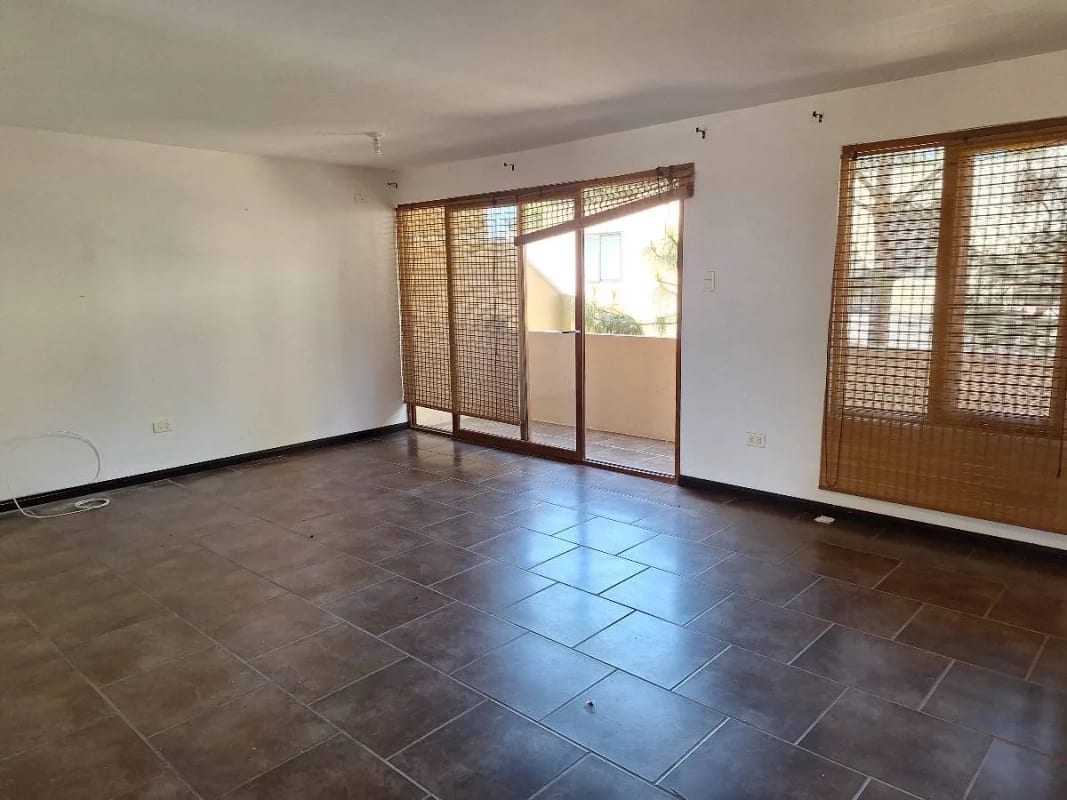 CASA EN ALQUILER CUMBRES DE LA ARBOLEDA KM 21.5 — Casa en Alquiler en Cumbres de La Arboleda, Carretera a El Salvador, Guatemala, Ciudad — foto 16 de 17