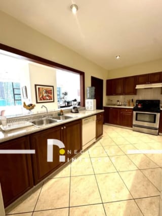 ALQUILO APARTAMENTO AMUEBLADO EN PRIMER NIVEL ZONA 10 MILENIA COLONIA OAKLAND — Apartamento en Alquiler en Milenia, Zona 10, Guatemala, Ciudad — miniatura 2 de 17