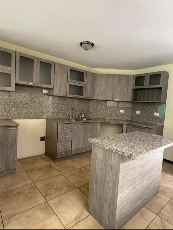CASA EN VENTA CONDOMINIO SANTA FE A UN COSTADO DE LA ACADEMIA EUROPEA SAN CRISTOBAL — Casa en Venta en Zona 8 Mixco, Guatemala, Ciudad — foto 7 de 10