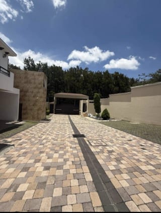 CASA EN VENTA CONDOMINIO SANTA FE A UN COSTADO DE LA ACADEMIA EUROPEA SAN CRISTOBAL — Casa en Venta en Zona 8 Mixco, Guatemala, Ciudad — miniatura 4 de 10