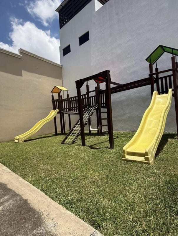 CASA EN VENTA CONDOMINIO SANTA FE A UN COSTADO DE LA ACADEMIA EUROPEA SAN CRISTOBAL — Casa en Venta en Zona 8 Mixco, Guatemala, Ciudad — foto 3 de 10
