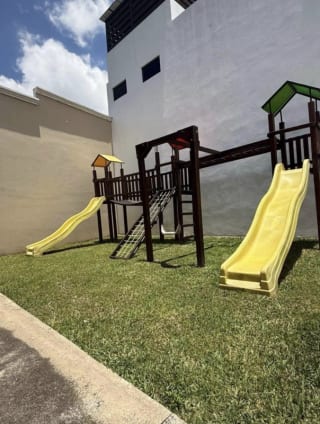 CASA EN VENTA CONDOMINIO SANTA FE A UN COSTADO DE LA ACADEMIA EUROPEA SAN CRISTOBAL — Casa en Venta en Zona 8 Mixco, Guatemala, Ciudad — miniatura 3 de 10