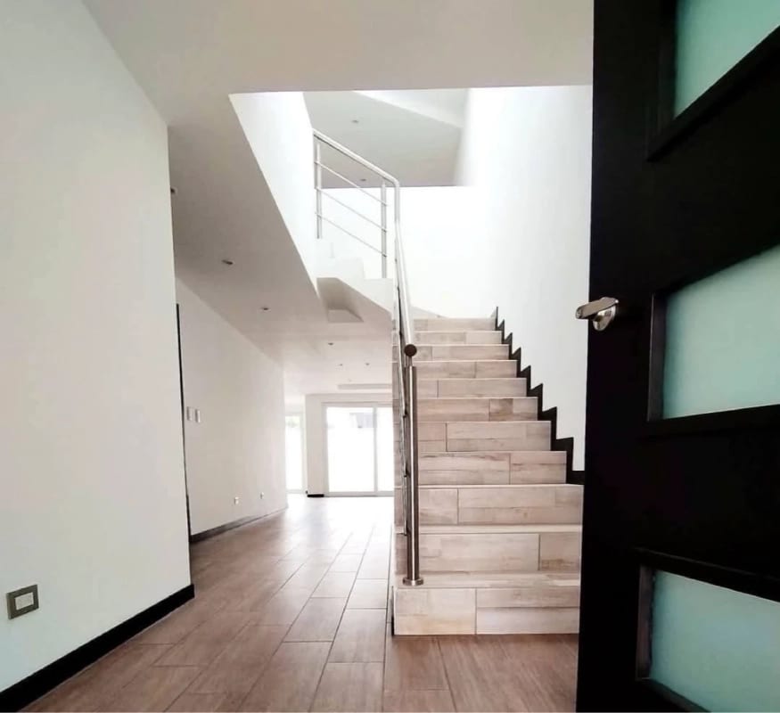 CASA EN VENTA SECTOR B1 CIUDAD SAN CRISTOBAL EXCELENTE  UBICACIÓN — Casa en Venta en Zona 8 Mixco, Guatemala, Ciudad — foto 8 de 9