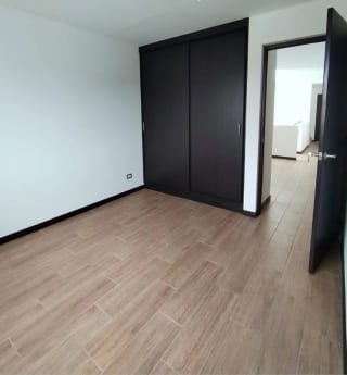CASA EN VENTA SECTOR B1 CIUDAD SAN CRISTOBAL EXCELENTE  UBICACIÓN — Casa en Venta en Zona 8 Mixco, Guatemala, Ciudad — miniatura 3 de 9