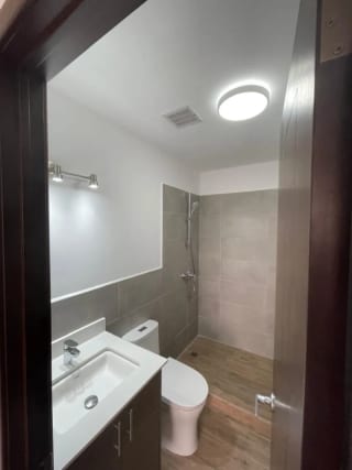 🏙️ APARTAMENTO EN RENTA – CASALINI DIAGONAL 6, ZONA 10 — Apartamento en Alquiler en Casalini Diagonal 6, Zona 10, Guatemala, Ciudad — miniatura 6 de 14