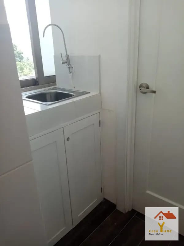 Apartamento en alquiler zona 15 Vista Hermosa 3 amueblado Adamant tipo lof — Apartamento en Alquiler en Adamant, Zona 15, Guatemala, Ciudad — foto 8 de 14