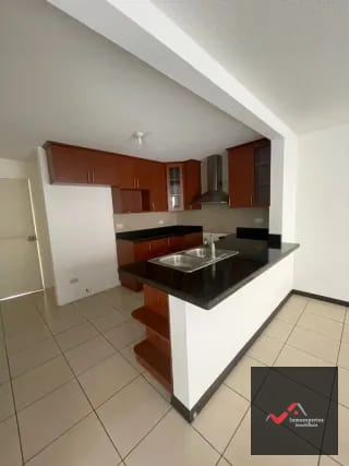 CASA EN VENTA SAN CRISTOBAL, ZONA 8 DE MIXCO — Casa en Venta en Zona 8 Mixco, Guatemala, Ciudad — miniatura 1 de 17