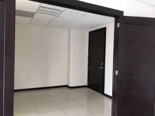 Rento oficina de 91m2 Edificio Design Center, zona 10 — Oficina en Alquiler en Design Center, Zona 10, Guatemala, Ciudad — miniatura 7 de 7