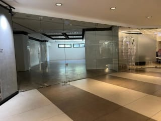 Rento local comercial de 98m2 en Design Center, zona 10 — Local en Alquiler en Design Center, Zona 10, Guatemala, Ciudad — miniatura 5 de 6