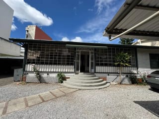 Renta Casa para oficinas zona 13 con suelo comercial — Oficina en Alquiler en Zona 13, Guatemala, Ciudad — miniatura 1 de 14