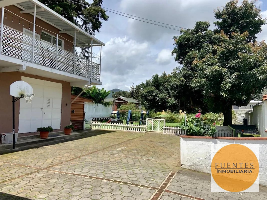 CASA EN VENTA JARDINES DE SAN LUCAS IV — Casa en Venta en San Lucas Sacatepéquez, Sacatepéquez — foto 2 de 8
