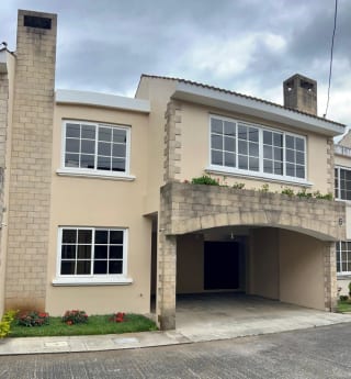 Hermosa Casa con Jardín En Venta — Casa en Venta en Carretera a El Salvador, Guatemala, Ciudad — miniatura 1 de 13