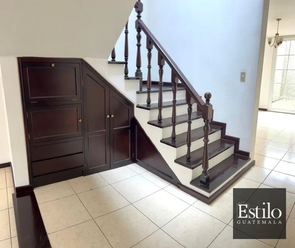 Hermosa Casa con Jardín En Venta — Casa en Venta en Carretera a El Salvador, Guatemala, Ciudad — foto 13 de 13