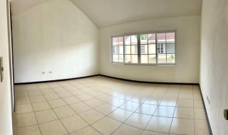Hermosa Casa con Jardín En Venta — Casa en Venta en Carretera a El Salvador, Guatemala, Ciudad — miniatura 12 de 13