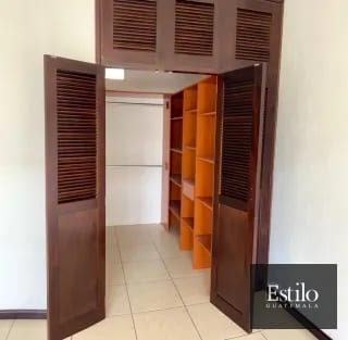 Hermosa Casa con Jardín En Venta — Casa en Venta en Carretera a El Salvador, Guatemala, Ciudad — miniatura 10 de 13