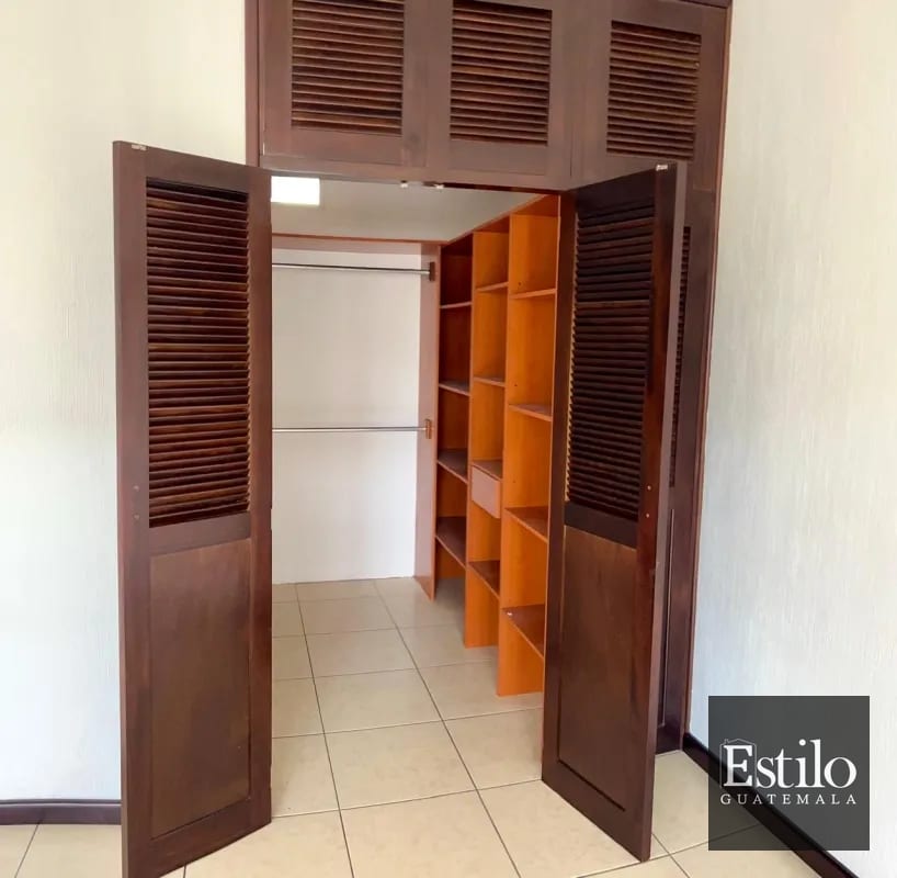 Hermosa Casa con Jardín En Venta — Casa en Venta en Carretera a El Salvador, Guatemala, Ciudad — foto 10 de 13