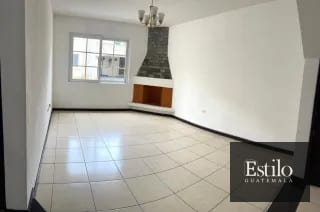 Hermosa Casa con Jardín En Venta — Casa en Venta en Carretera a El Salvador, Guatemala, Ciudad — miniatura 9 de 13