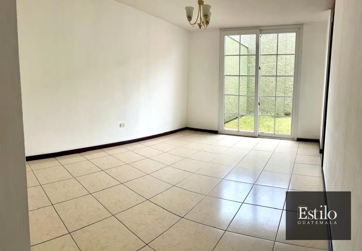 Hermosa Casa con Jardín En Venta — Casa en Venta en Carretera a El Salvador, Guatemala, Ciudad — foto 8 de 13