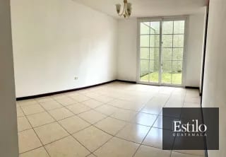 Hermosa Casa con Jardín En Venta — Casa en Venta en Carretera a El Salvador, Guatemala, Ciudad — miniatura 8 de 13