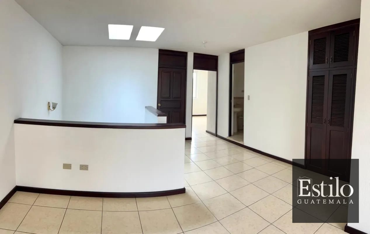Hermosa Casa con Jardín En Venta — Casa en Venta en Carretera a El Salvador, Guatemala, Ciudad — foto 6 de 13