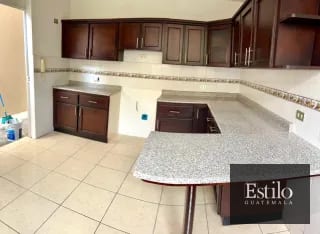 Hermosa Casa con Jardín En Venta — Casa en Venta en Carretera a El Salvador, Guatemala, Ciudad — miniatura 5 de 13