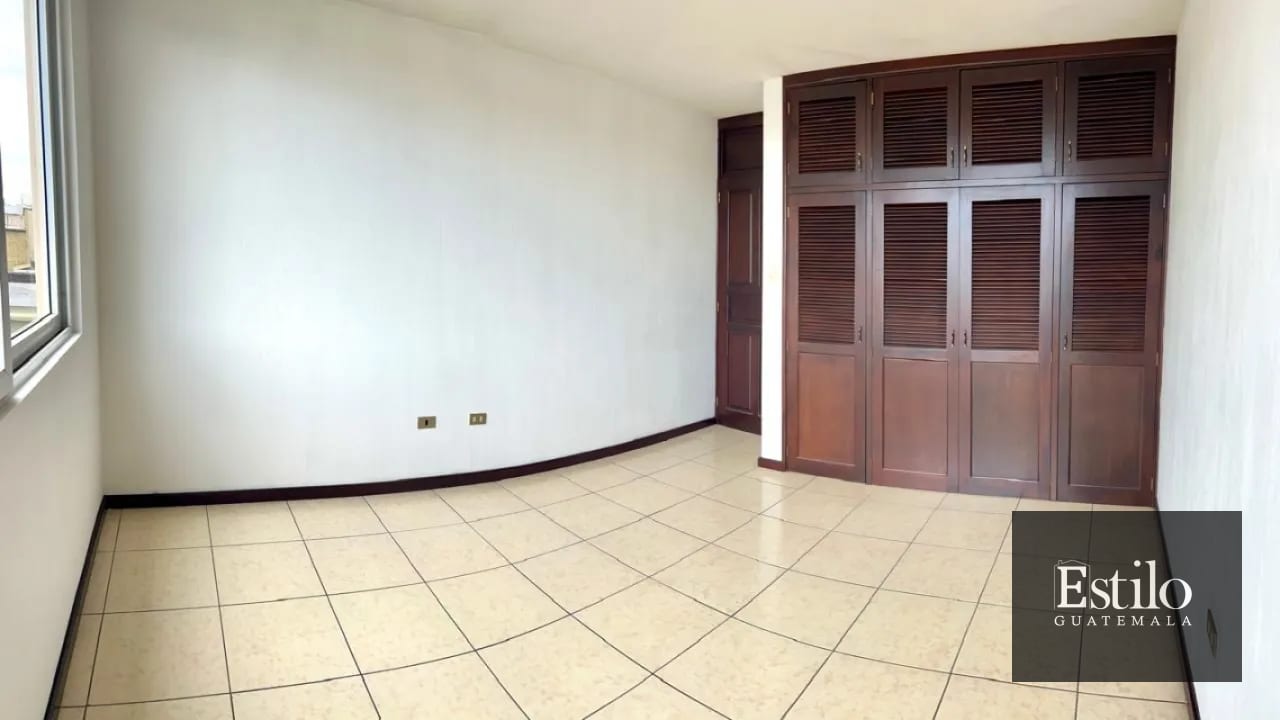 Hermosa Casa con Jardín En Venta — Casa en Venta en Carretera a El Salvador, Guatemala, Ciudad — foto 4 de 13
