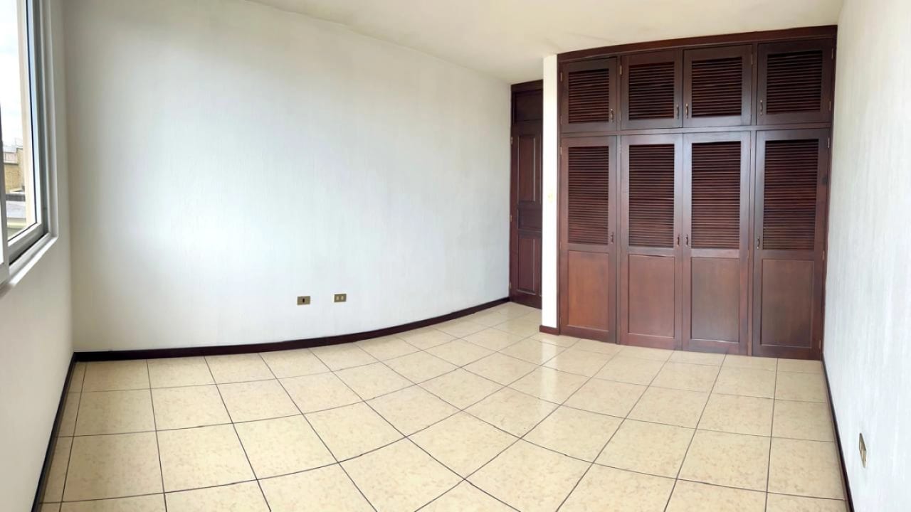 Hermosa Casa con Jardín En Venta — Casa en Venta en Carretera a El Salvador, Guatemala, Ciudad — foto 4 de 13