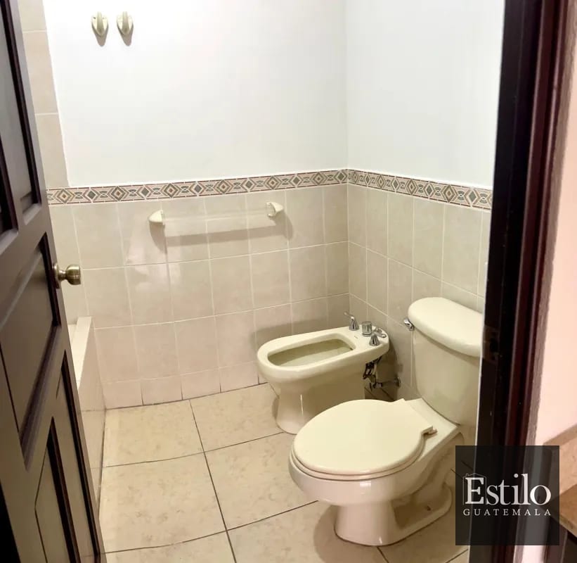 Hermosa Casa con Jardín En Venta — Casa en Venta en Carretera a El Salvador, Guatemala, Ciudad — foto 3 de 13