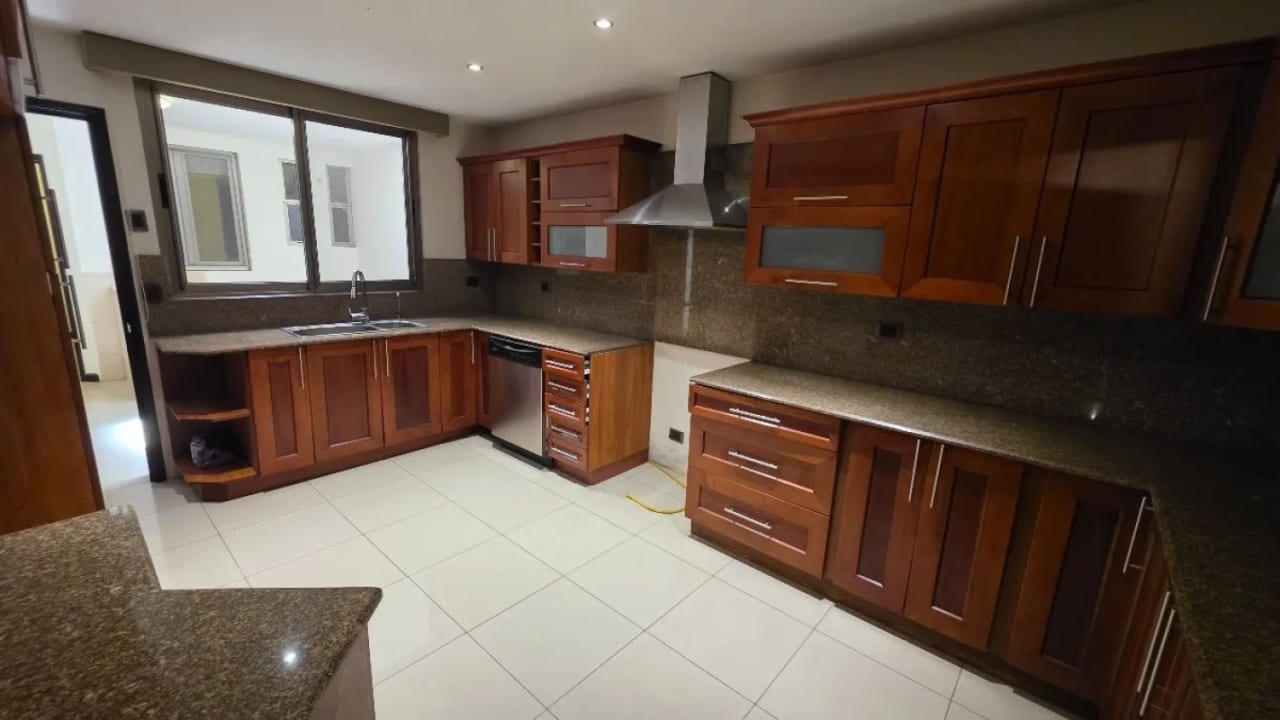 Venta Casa El Prado zona 10 — Casa en Venta en El Prado, Zona 10, Guatemala, Ciudad — foto 9 de 16