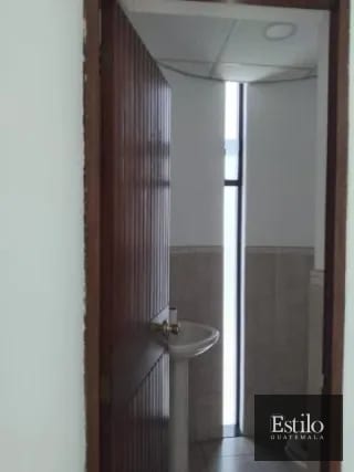 Oficina En Alquiler Zona 10 — Oficina en Alquiler en Zona 10, Guatemala, Ciudad — miniatura 3 de 10