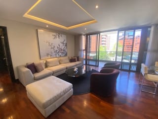APARTAMENTO AMUEBLADO EN RENTA EN SANTA INES ZONA 14 CON A/C — Apartamento en Alquiler en Zona 14, Guatemala, Ciudad — miniatura 1 de 6