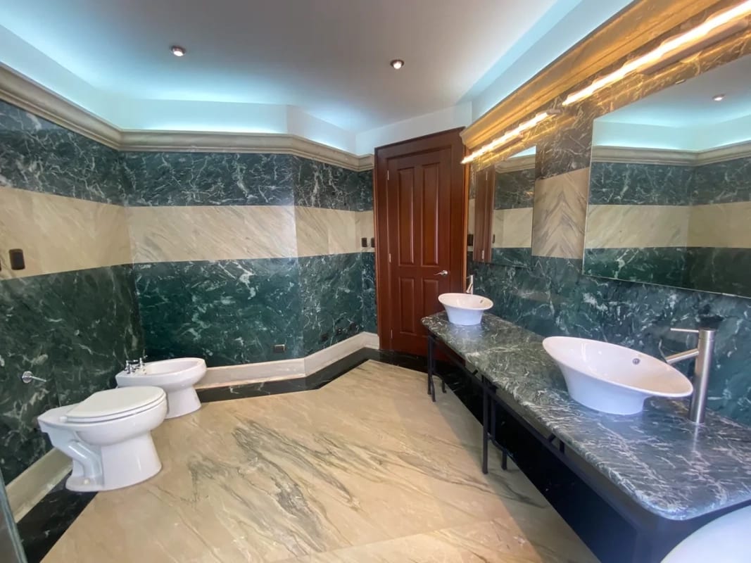 PENTHOUSE EN VENTA O RENTA EN ZONA 14 - 4 HABITACIONES — Apartamento en Alquiler en Zona 14, Guatemala, Ciudad — foto 4 de 8
