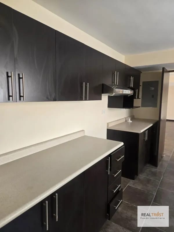 Titulo: Cumbres de la Arboleda en venta 4 habitaciones — Casa en Venta en Cumbres de La Arboleda, Carretera a El Salvador, Guatemala, Ciudad — foto 11 de 14