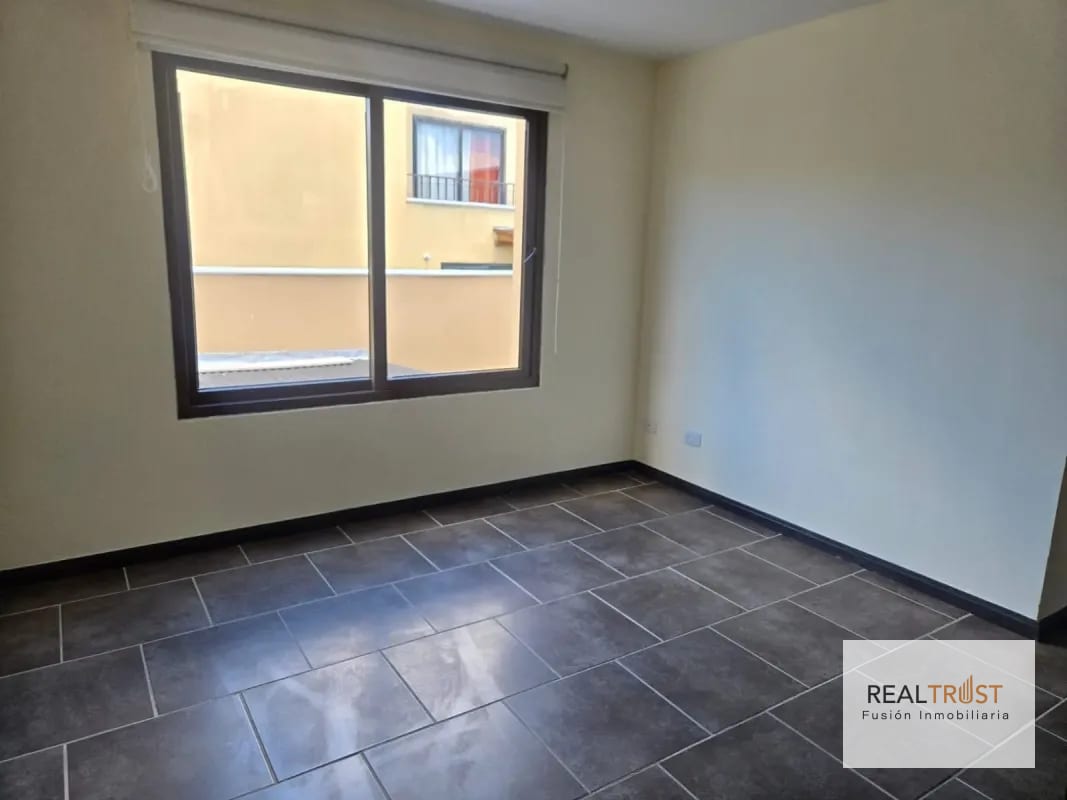 Titulo: Cumbres de la Arboleda en venta 4 habitaciones — Casa en Venta en Cumbres de La Arboleda, Carretera a El Salvador, Guatemala, Ciudad — foto 7 de 14