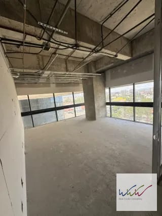 Rento amplia oficina de 570m2 en edificio Renovati, zona 10 — Oficina en Alquiler en Renovati, Zona 10, Guatemala, Ciudad — miniatura 10 de 11