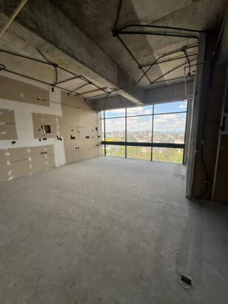 Rento amplia oficina de 570m2 en edificio Renovati, zona 10 — Oficina en Alquiler en Renovati, Zona 10, Guatemala, Ciudad — miniatura 8 de 11