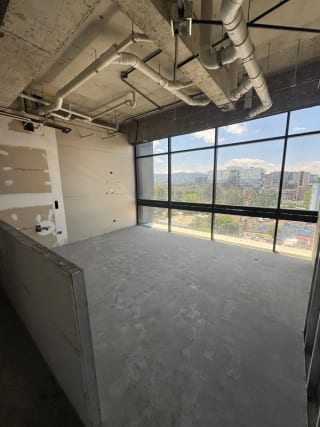 Rento amplia oficina de 570m2 en edificio Renovati, zona 10 — Oficina en Alquiler en Renovati, Zona 10, Guatemala, Ciudad — miniatura 7 de 11