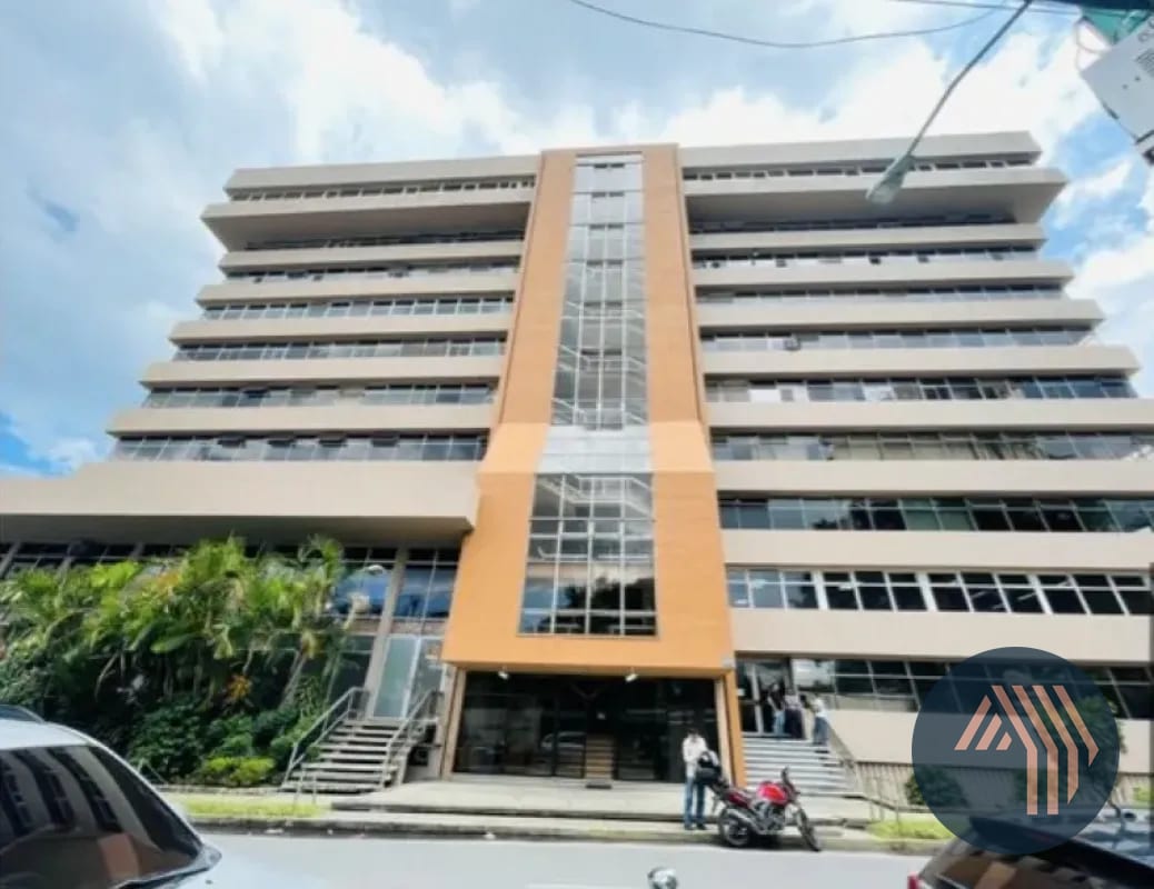 ALQUILER DE CÉNTRICA Y AMPLIA OFICINA - PLAZA MARITIMA, ZONA 10 — Oficina en Alquiler en Zona 10, Guatemala, Ciudad — foto 1 de 16