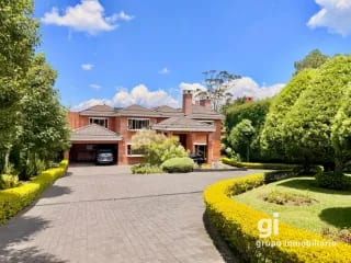Preciosa casa en venta en condominio exclusivo CAES — Casa en Venta en Carretera a El Salvador, Guatemala, Ciudad — miniatura 1 de 17