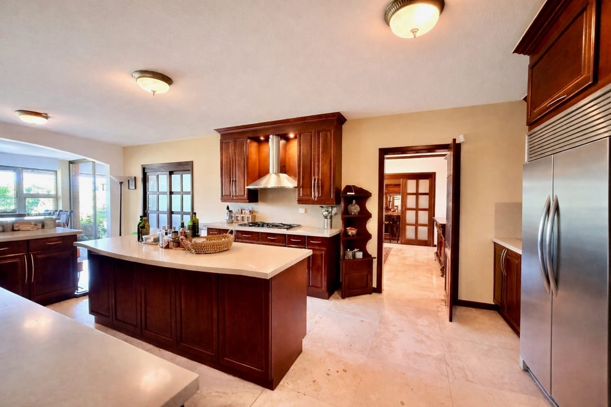 Preciosa casa en venta en condominio exclusivo CAES — Casa en Venta en Carretera a El Salvador, Guatemala, Ciudad — foto 11 de 17