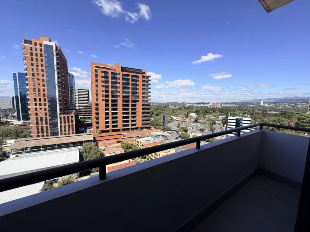 Apartamento nuevo y amplio en zona 10 — Apartamento en Venta en Zona 10, Guatemala, Ciudad — foto 3 de 11