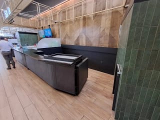 Kiosko en Foodcourt zona 10 — Local en Alquiler en Zona 10, Guatemala, Ciudad — miniatura 1 de 4