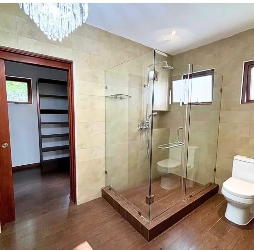 VENTA  O RENTA ESPECTACULAR CASA 4 HAB EL ENCANTO DE SAN ISIDRO ZONA 16 — Casa en Venta en Jardines de San Isidro, Zona 16, Guatemala, Ciudad — foto 3 de 6
