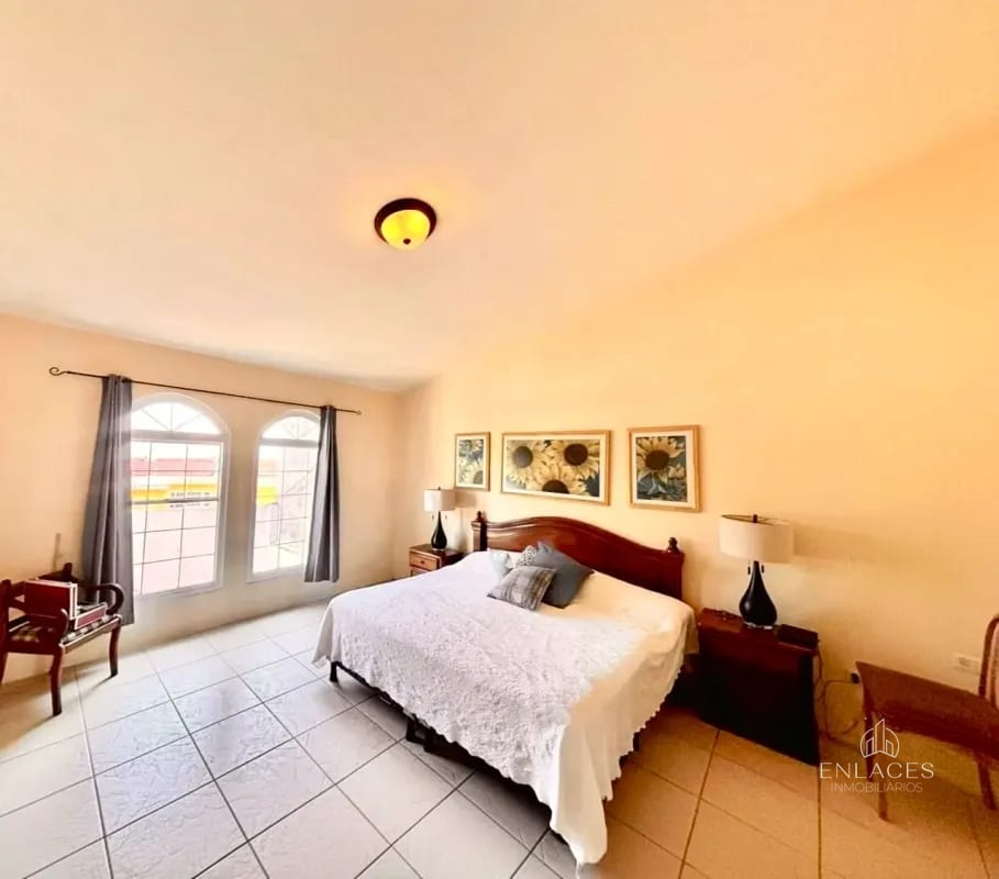 Zona 8 de Mixco • Casa en Venta • Condominio Orquídeas, San Cristóbal — Casa en Venta en Zona 8 Mixco, Guatemala, Ciudad — foto 9 de 12