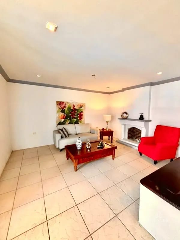 Zona 8 de Mixco • Casa en Venta • Condominio Orquídeas, San Cristóbal — Casa en Venta en Zona 8 Mixco, Guatemala, Ciudad — foto 6 de 12