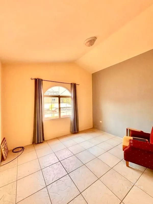 Zona 8 de Mixco • Casa en Venta • Condominio Orquídeas, San Cristóbal — Casa en Venta en Zona 8 Mixco, Guatemala, Ciudad — foto 5 de 12