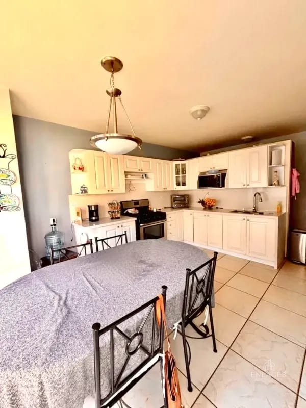 Zona 8 de Mixco • Casa en Venta • Condominio Orquídeas, San Cristóbal — Casa en Venta en Zona 8 Mixco, Guatemala, Ciudad — foto 4 de 12