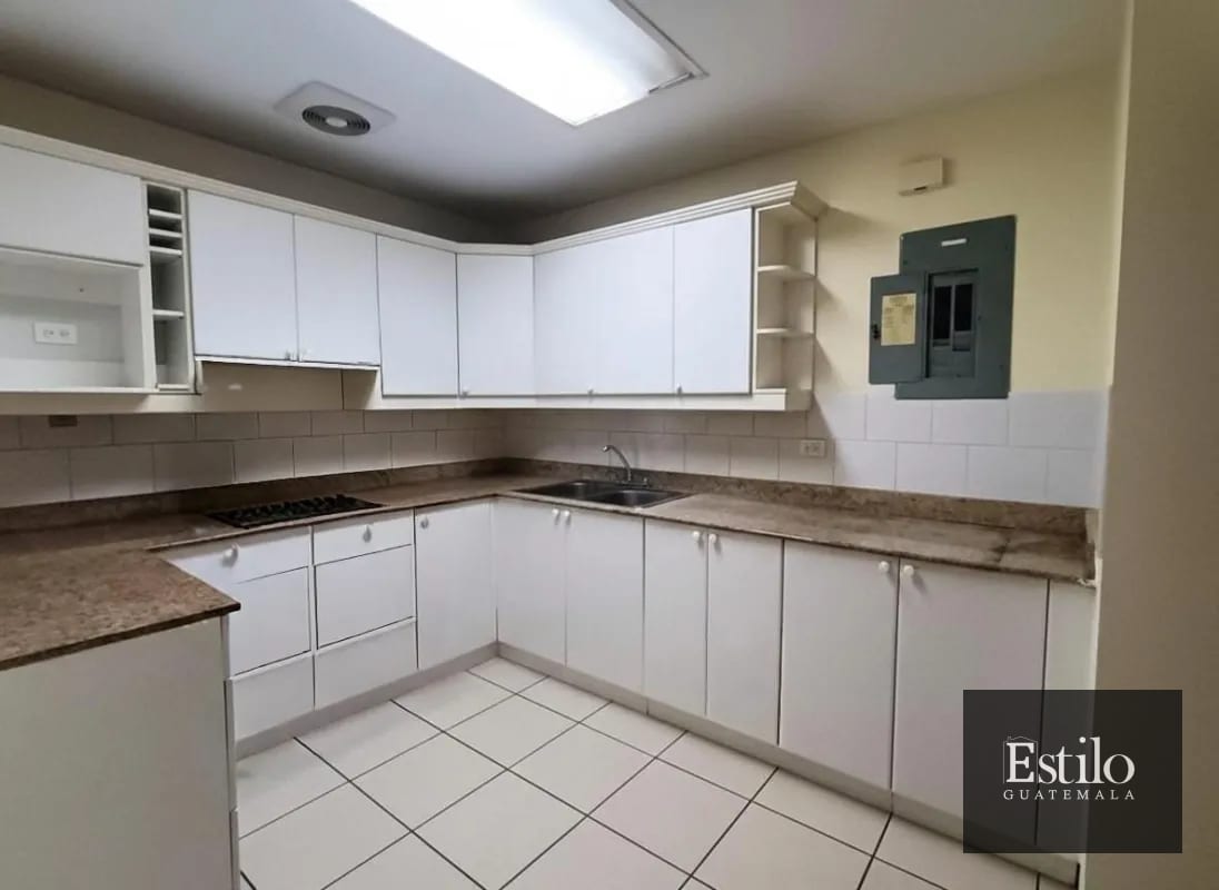 APARTAMENTO EN ALQUILER REAL DE LA VILLA Z.10 — Apartamento en Alquiler en Real de la Villa, Zona 10, Guatemala, Ciudad — foto 2 de 9